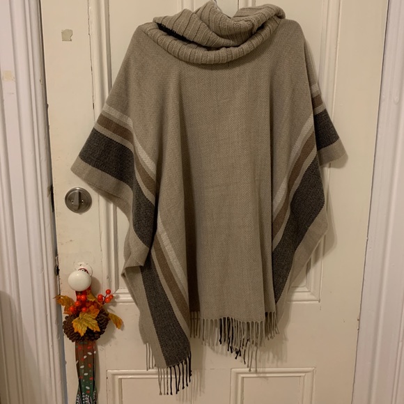Brown and Beige Poncho - Picture 4 of 6